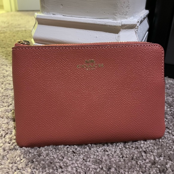 COACH ZIP AROUND WRISTLET - Picture 2 of 2